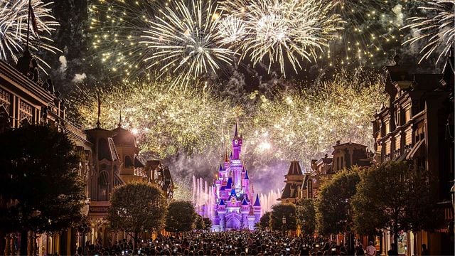 Parque da Disney bateu recorde no Guinness graças a 1600 drones no ar — resultado parece magia de verdade