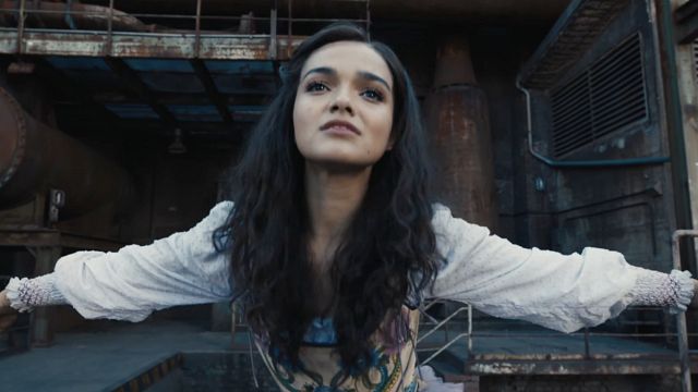 Imagem da notícia Jogos Vorazes: Esta cena do novo filme dá um significado diferente para momento icônico de Katniss Everdeen - e foi improvisada