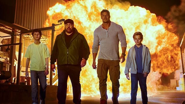 Imagem da notícia A estrela de Reacher como você nunca viu: Confira o trailer da nova comédia de ação de Alan Ritchson e Kevin James
