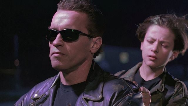 Imagem da notícia Ator que fez John Connor foi convidado para voltar a Exterminador do Futuro, mas comemorou da pior maneira possível e perdeu o papel na mesma noite