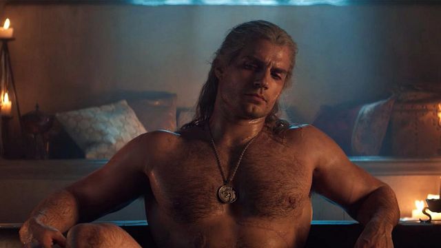 Imagem da notícia The Witcher: Liam Hemsworth é mais forte que Henry Cavill? O ator está começando a se parecer com Thor!