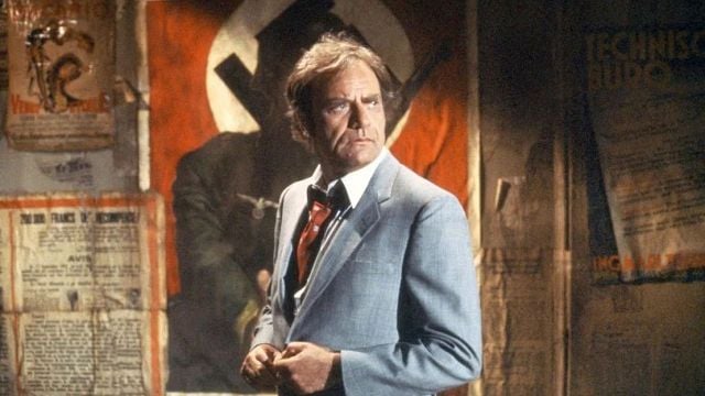 Imagem da notícia Vic Morrow morreu no set de Além da Imaginação, mas antes disso ele disse o seguinte: "Devo ter ficado louco de fazer aquela cena. Eu deveria ter pedido um dublê"