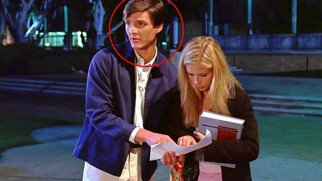 Imagem da notícia Há 26 anos, ele começou na TV como um vampiro em Buffy: Agora ele é um astro de Hollywood – você o reconhece?