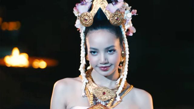 Imagem da notícia "Eu estava suando": Lisa, do BLACKPINK, esqueceu as falas no primeiro dia de gravação de The White Lotus