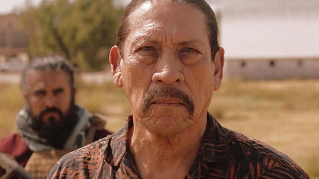 Imagem da notícia Danny Trejo entrou em um set de filmagem só para ajudar um jovem e, após ser reconhecido por um roteirista ex-detento, acabou se tornando uma estrela de Hollywood