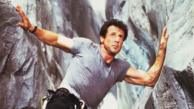 Imagem da notícia Sylvester Stallone deveria interpretar o papel principal no novo Cliffhanger  — e é por isso que agora há um processo judicial em andamento
