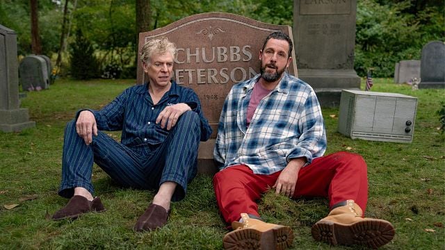 Imagem da notícia Um Maluco no Golfe 2 pode fazer chorar: Filme de Adam Sandler faz homenagem para saudoso ator que perdeu a vida cedo demais