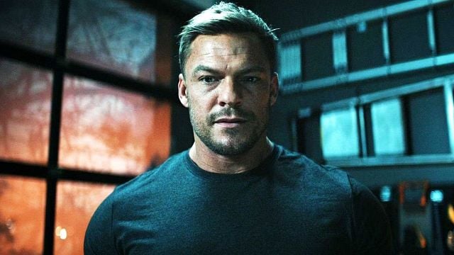 Imagem da notícia Más notícias para os fãs de Reacher: É justamente o sucesso da série de Alan Ritchson no Prime Video que pode atrasar a 4ª temporada