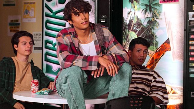 Imagem da notícia Eu Nunca...: De onde você conhece Ethan? Michael Cimino está em outro sucesso adolescente