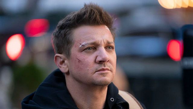 Imagem da notícia "Eu tive um ataque cardíaco em cada cena": Jeremy Renner quase se arrependeu de fazer o Gavião Arqueiro mas tem condição especial para se manter na Marvel