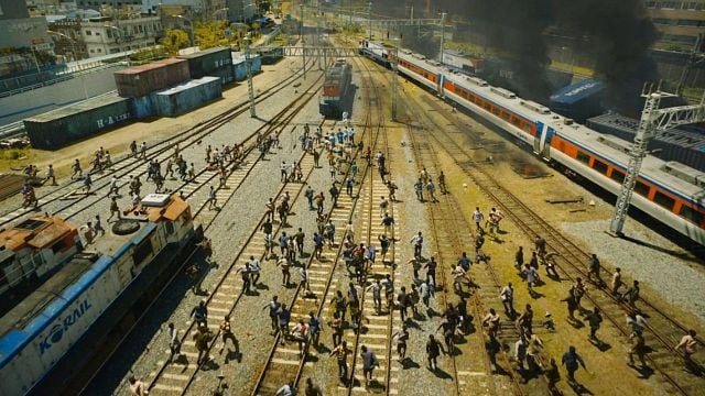 Imagem da notícia Nem Guerra Mundial Z, nem The Walking Dead: Presos em um trem bala, esses passageiros protagonizam o terror de zumbis mais sufocante da Netflix