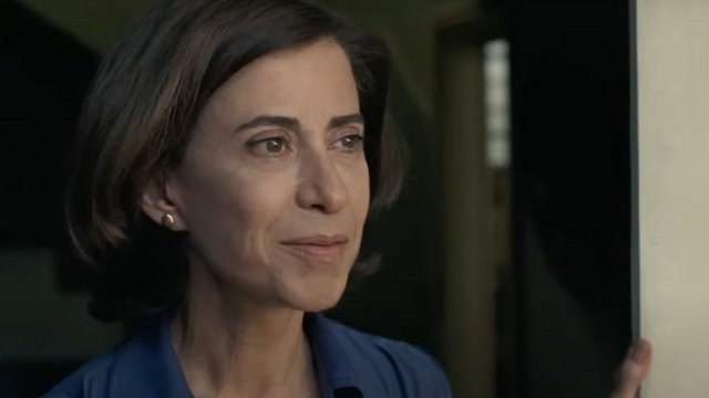 Imagem da notícia Esta é a bolsa que Fernanda Torres amaria ter para carregar o Globo de Ouro dela