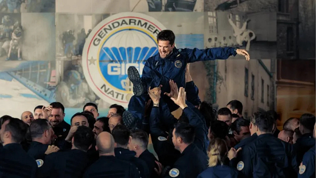 Imagem da notícia Depois de quase 4 semanas: O thriller de ação que segue os passos de Jason Bourne se tornou um dos maiores filmes Netflix de todos os tempos!