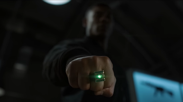 Imagem da notícia Yellowstone com super-heróis: O novo trailer de Lanternas traz de volta Nathan Fillion como Guy Gardner e revela a data de lançamento