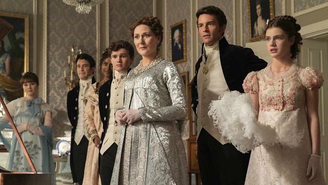 Imagem da notícia Esquecido no churrasco? Showrunner de Bridgerton conta o porquê de personagem queridinho ter sido deixado de lado na 3ª temporada