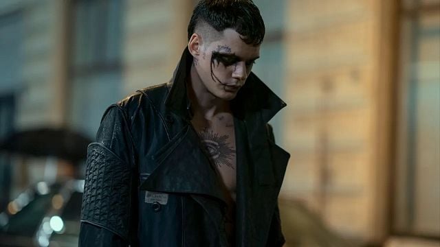 Imagem da notícia Bife tártaro, ovos crus e nada de açúcar: Essa é a dieta de Bill Skarsgard para O Corvo