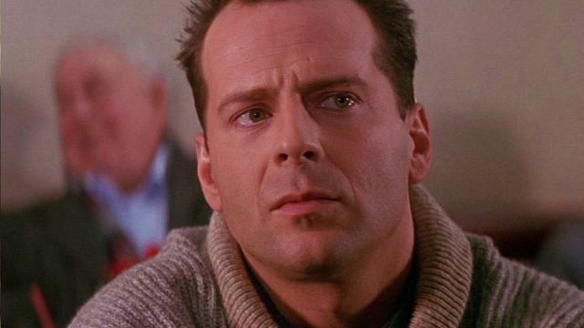 Imagem da notícia "Eu simplesmente não entendi": Bruce Willis recusou este clássico dos anos 90 e perdeu a chance de beijar sua esposa no cinema
