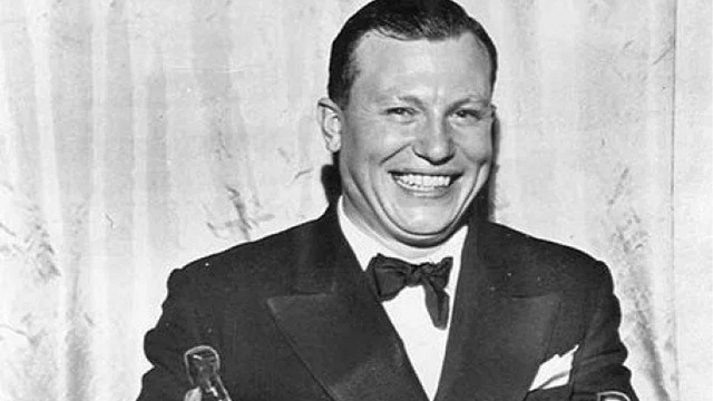 Imagem da notícia O único ator a ganhar dois Oscars pelo mesmo papel em um filme: 45 anos depois, ele fez história novamente ao vender um desses prêmios