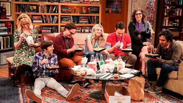 Imagem da notícia Um ator de The Big Bang Theory revelou sem querer que o elenco inseparável praticamente não se fala: "Alguém morreu ou algo assim?"