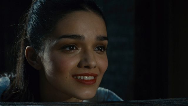 Imagem da notícia Antes de Branca de Neve, a voz angelical de Rachel Zegler conquistou Steven Spielberg neste filme com pontuação quase perfeita