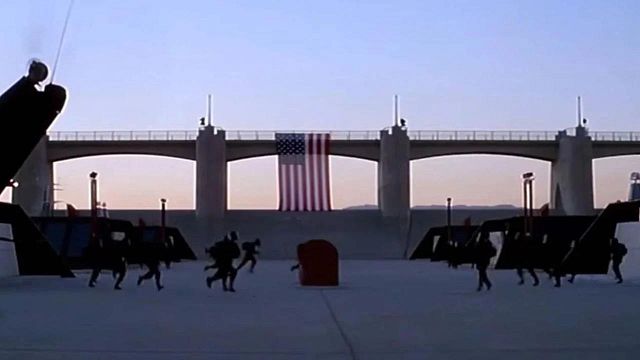 Imagem da notícia Aos 74 anos, ele desafia Sylvester Stallone e Vin Diesel: Ninguém o enxerga como um herói de ação, mas ele é um dos melhores