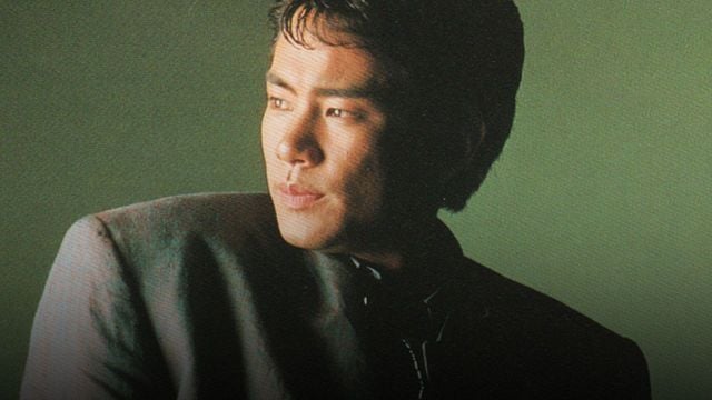 Imagem da notícia Sem capacete, você não o reconhece: Ícone dos anos 1980, este ator se aposentou cedo demais após briga com lenda das artes marciais