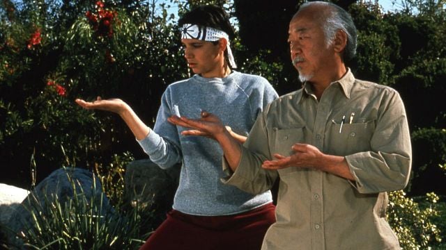 Imagem da notícia "Estamos prestando homenagem a um herói": Criadores de Cobra Kai explicam como trouxeram Sr. Miyagi de volta na 6ª temporada