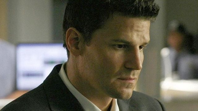Imagem da notícia Um dos suspenses mais míticos da história da televisão vai ganhar remake – com estrela de Bones