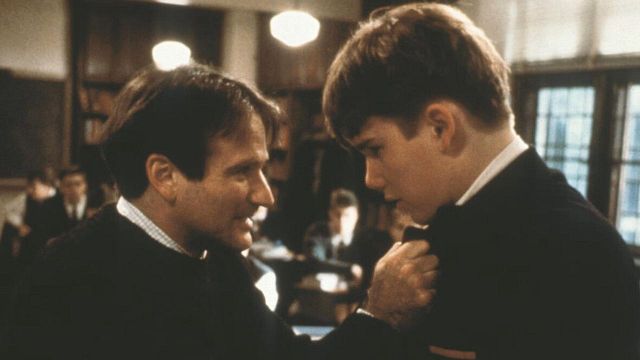 Imagem da notícia Ethan Hawke sobre a atuação inesquecível de Robin Williams neste clássico dos anos 80: "Ele não seguia o roteiro"