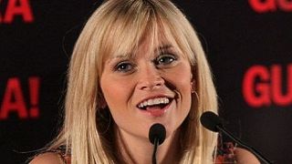 Imagem da notícia Entrevista & Vídeo clipe exclusivo - Reese Witherspoon - Guerra é Guerra