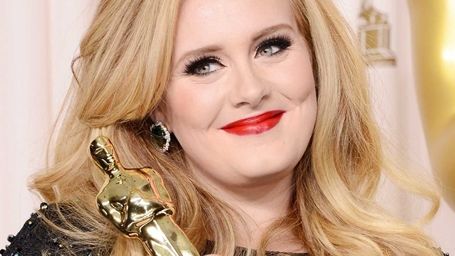 Imagem da notícia Adele pode cantar no próximo filme de James Bond