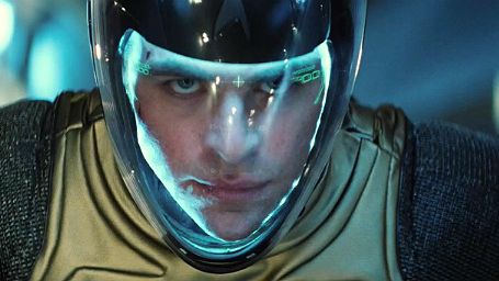Imagem da notícia Além da Escuridão - Star Trek: Novo trailer mostra ação no solo, na água e nos ares