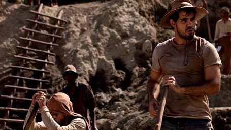 Imagem da notícia Exclusivo: Wagner Moura bem diferente ma primeira foto dele no filme Serra Pelada