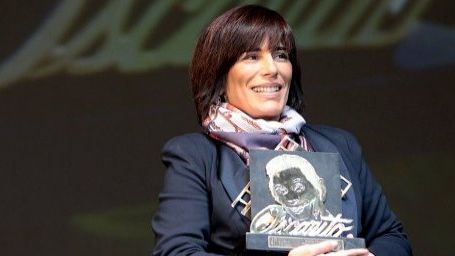 Imagem da notícia Gramado 2013: Glória Pires é aplaudida de pé em homenagem na abertura do festival