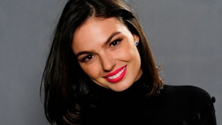 Imagem da notícia Lesão na coluna tira Isis Valverde do elenco de Divã 2