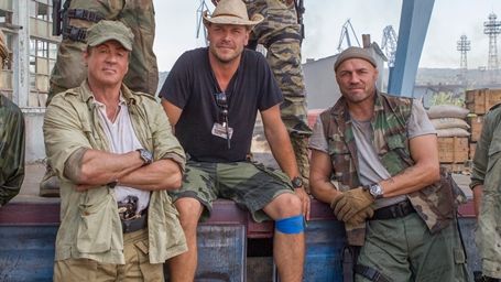 Imagem da notícia Foto dos bastidores de Os Mercenários 3 mostra atores reunidos