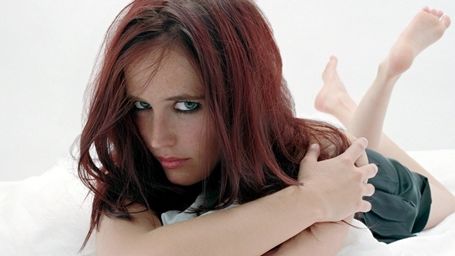 Imagem da notícia Eva Green comenta polêmica sobre cartaz censurado de Sin City 2: "Muito barulho por nada"