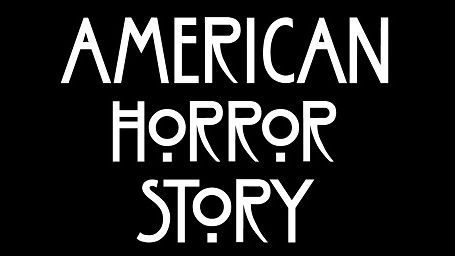 Imagem da notícia American Horror Story: criador da série divulga nova imagem das irmãs siamesas Bette e Dot