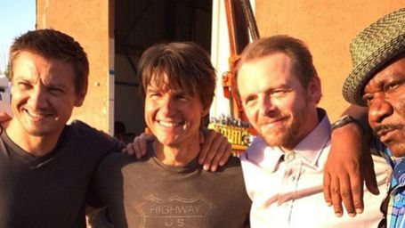 Imagem da notícia Missão Impossível 5: Tom Cruise e elenco posam para a foto