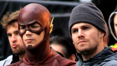 Imagem da notícia The Flash e Arqueiro Verde juntos em mais imagens de bastidores das séries da CW