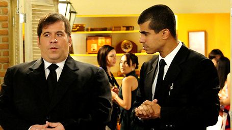Imagem da notícia Leandro Hassum e Marcius Melhem convidam o público a ver Os Caras de Pau – confira o divertido vídeo!