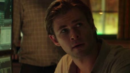 Imagem da notícia Hacker: Suspense de Michael Mann estrelado por Chris Hemsworth ganha trailer legendado