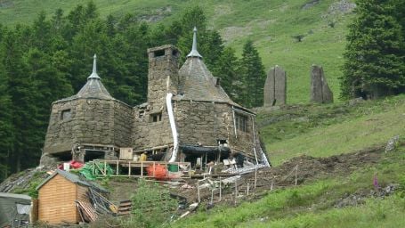 Imagem da notícia Autora de Harry Potter vai construir cabana como a do personagem Hagrid em sua propriedade