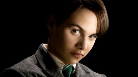 Imagem da notícia Jovem que interpretou Voldemort na franquia Harry Potter fará série derivada de The Walking Dead