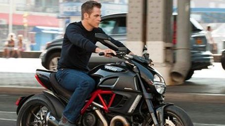 Imagem da notícia Telecine Play: Assista online Operação Sombra - Jack Ryan, com Chris Pine e Keira Knightley