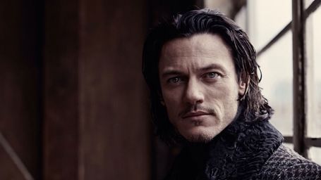 Imagem da notícia Luke Evans desiste de estrelar O Corvo