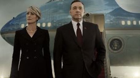 Imagem da notícia House Of Cards ganha novos cartazes, um tradicional e outro em movimento
