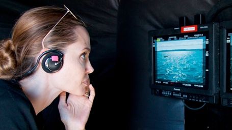 Imagem da notícia Rumores sugerem que Angelina Jolie pode dirigir um filme da Marvel!