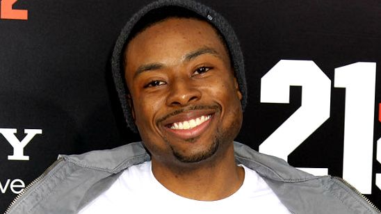 Imagem da notícia Rush Hour: Justin Hires será o Inspetor Carter na adaptação de A Hora do Rush