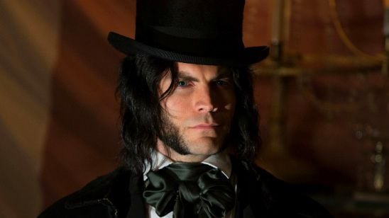 American Horror Story: Wes Bentley realiza check in em Hotel